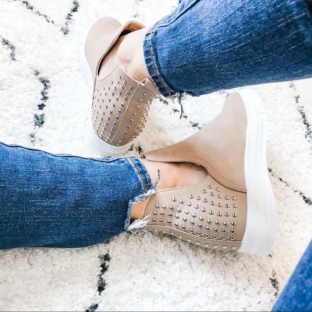 2nd RESTOCK! /CHLOEY/5⭐️ Studded Wedge Sneaker - Picture 2 of 8